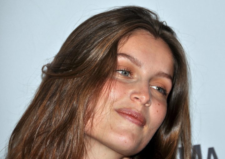 laetitia-casta-derriere-les-murs.jpg