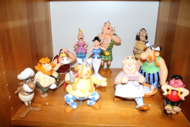 Figurines (7).JPG