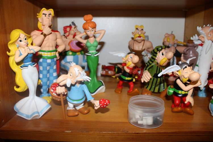 Figurines (11).JPG