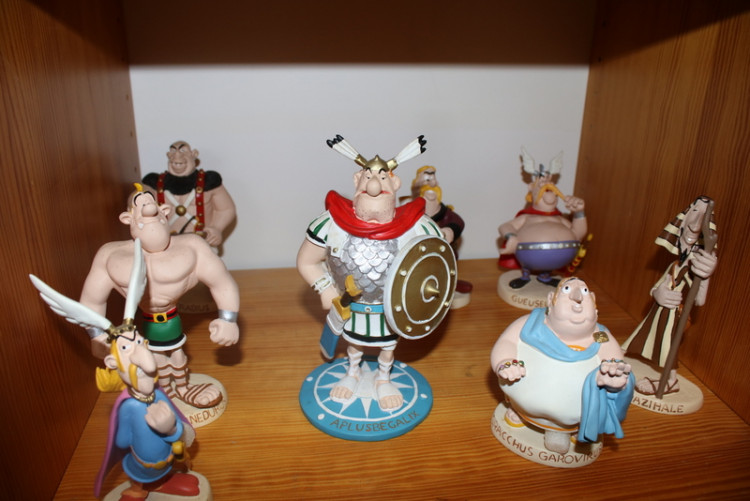 Figurines (24).JPG