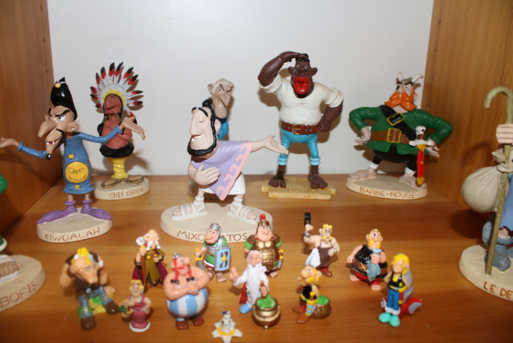 Figurines (26).JPG