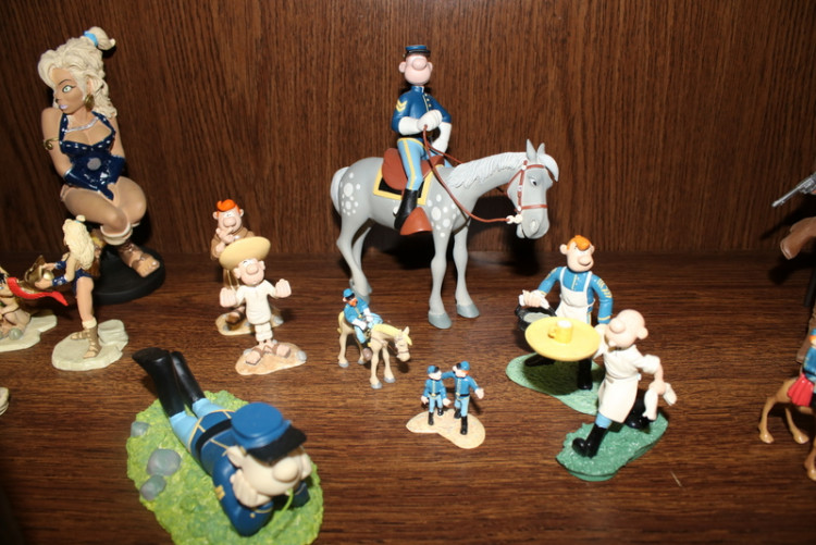 Figurines (133).JPG