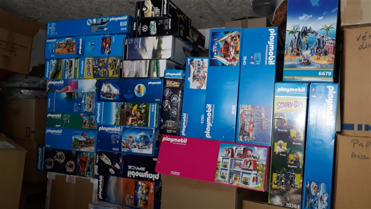 playmobil5 (800 x 450).jpg