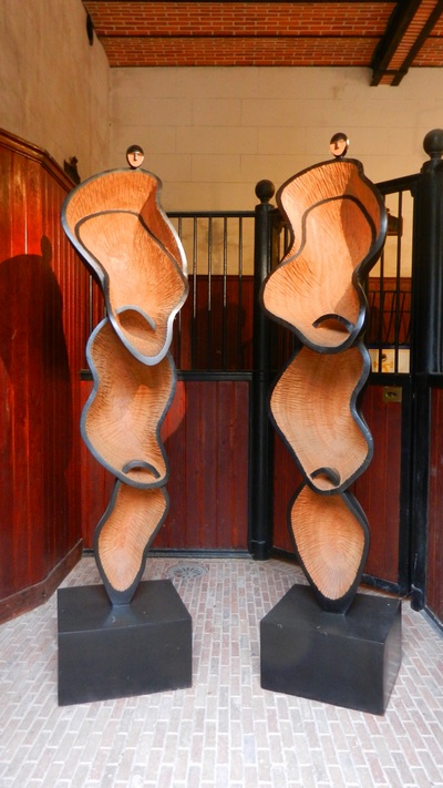 Château sculptures bois.jpg