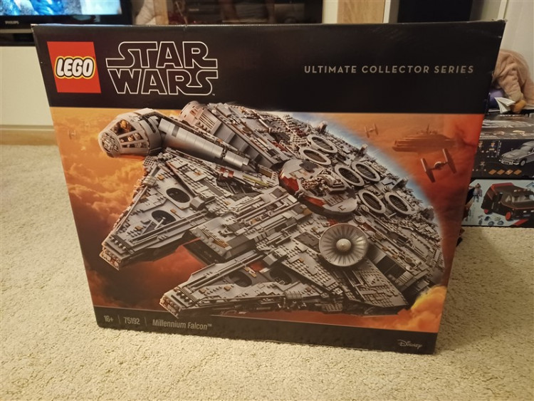 75192 Millennium Falcon (800 x 600).jpg