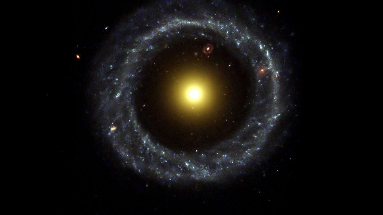 Galaxie de Hoag.jpg