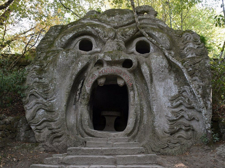 08.2 Entrée des enfers, Jardins de Bomarzo, Italie.jpg