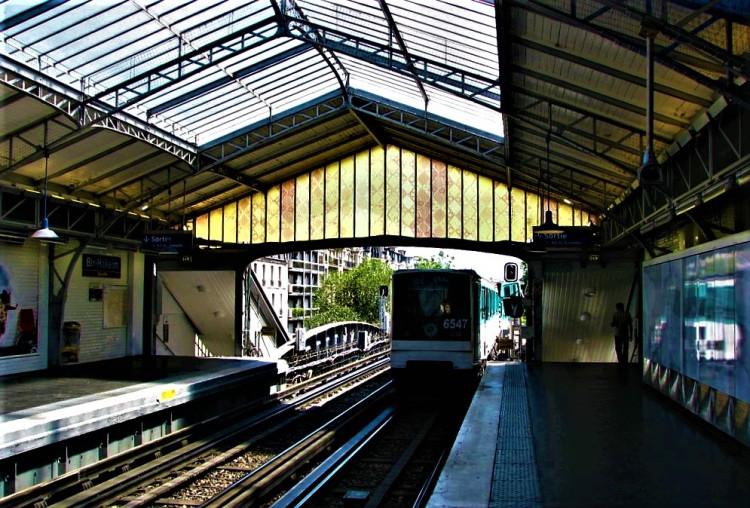 Judy Legderwood - Night And Day (côté day), station Bir Hakeim.jpg