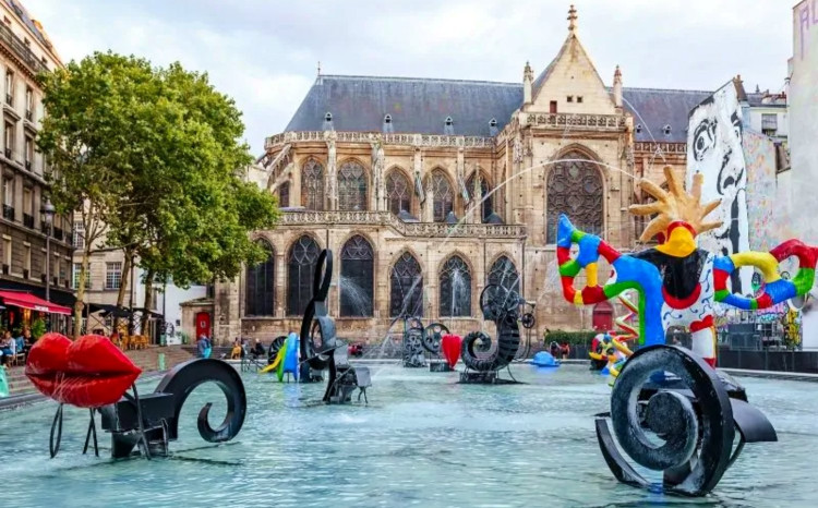 Nicky de Saint-Phalle et Jean Tinguély - Fontaine Stravinsky.jpg