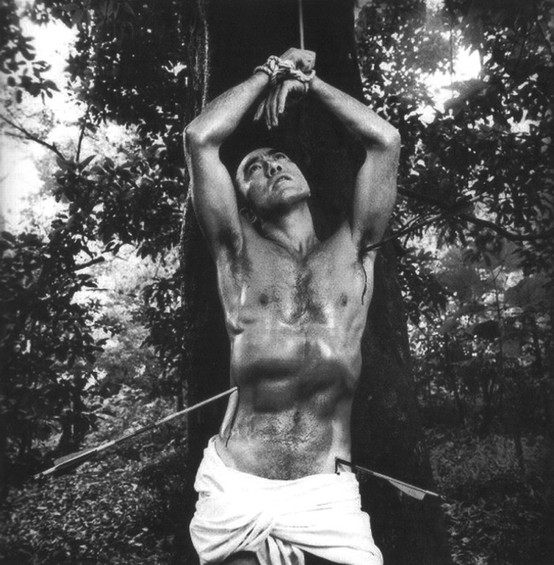 Mishima - Le martyre de Saint Sébastien (photographie de Eikoh Hosoe).jpg