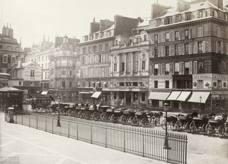 Ancien théâtre du Vaudeville, place de la Bourse, Paris IIe vers 1868.jpg