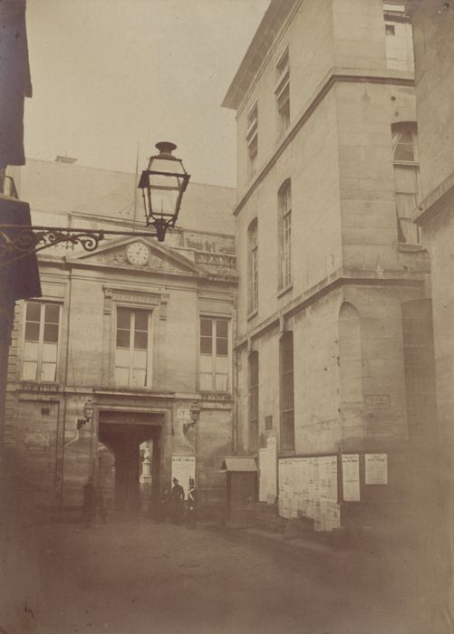 Rue de Jérusalem entrée de l'ancienne préfecture (sur marché aux volailles d'où l'expression poulets).jpg