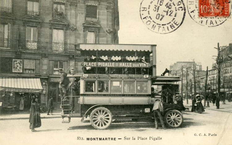 284 place pigalle autobus.jpg