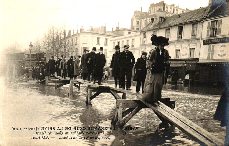 quai de passy passerelle retournée.jpg