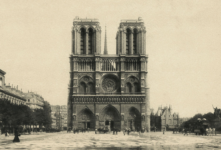 Notre Dame 1900.jpg