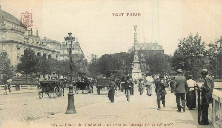 place du châtelet depuis le pont au change.jpg