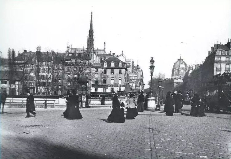 Pont Saint Michel Quai des Orfèvres.jpg