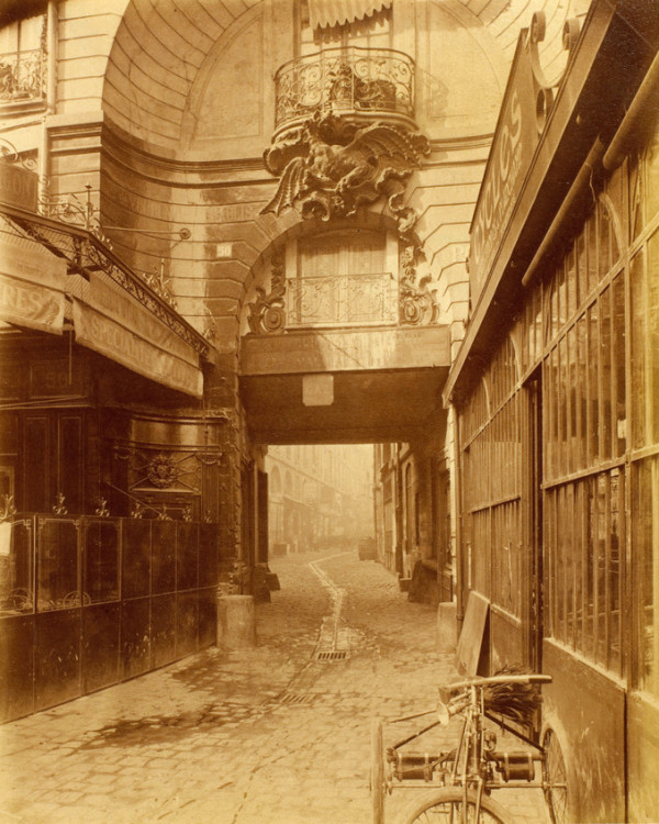 Atget cour du dragon rue de rennes.jpeg