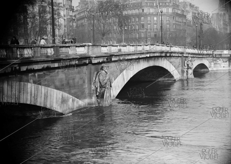 Paris crue 1944.jpeg