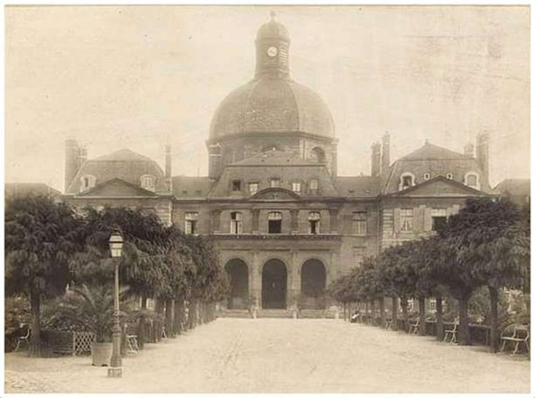 salpêtrière extérieure chapelle st louis.jpg
