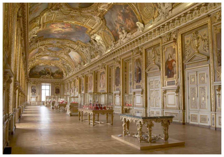Louvre gallerie apollon récente.jpg