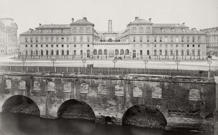 Marville,_Parvis ND et nouvel Hôtel Dieu, fondations et cagnards de l'ancien HD vers 1861–75.jpg