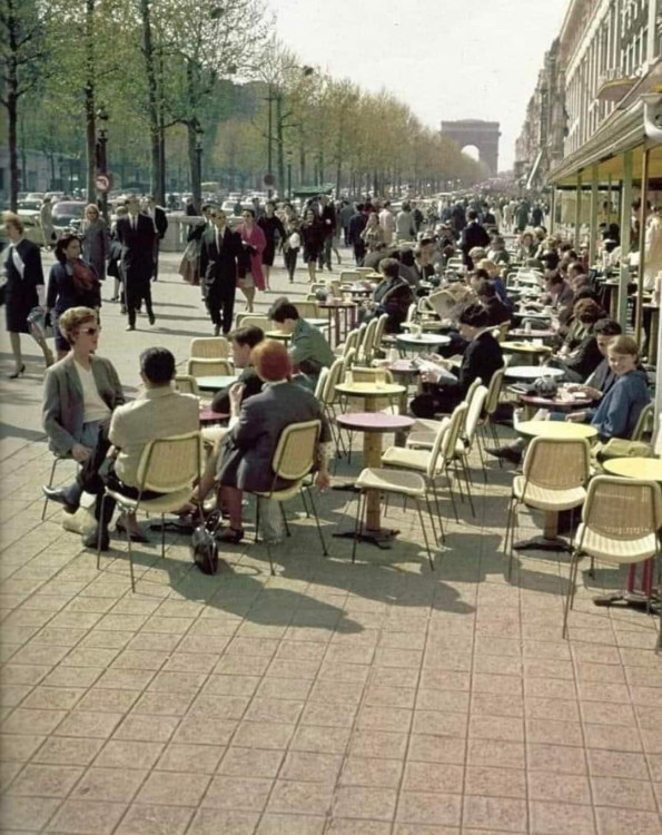 champs elysées terrasse café georges V.jpeg