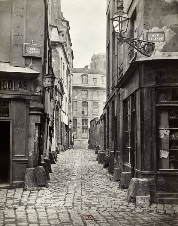 Marville - rue Saint-Julien-le-Pauvre depuis Galande.jpg