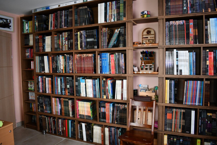 Bureau 2 resized.jpg