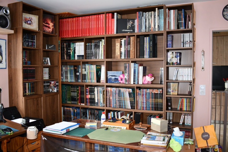 Bureau 5 resized.jpg