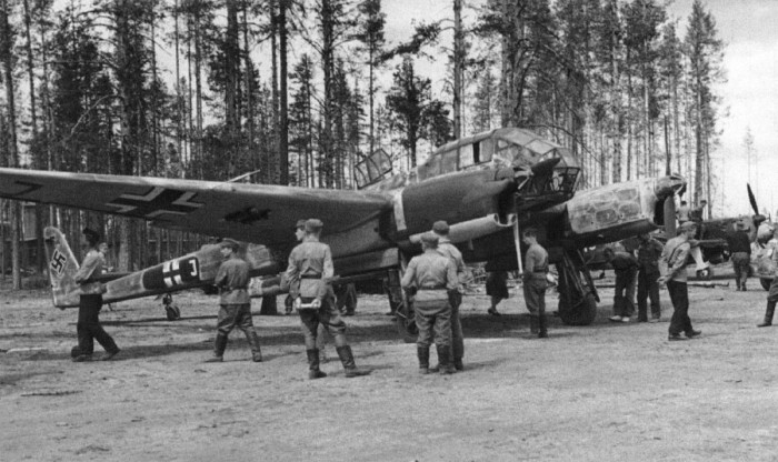 1-Fw-189-(H)32.1-(V7+1J)-Finland-1943-01.jpg