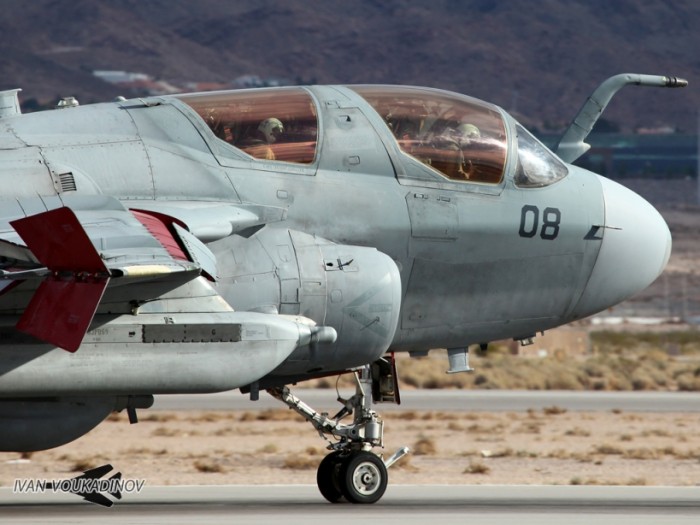 Nellis (USA) Grumman E-A-6B Prowler 47b5889ef520f6a8a860a409066a418d.jpg