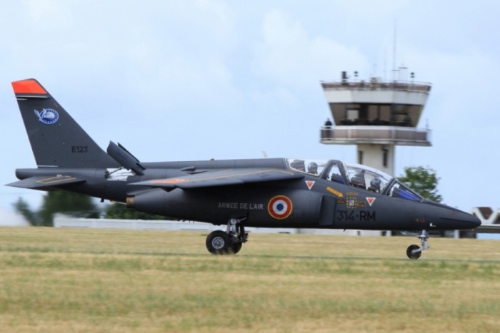 Alphajet E 4c1c1a48e044df8cbeef2951572a7512.jpg