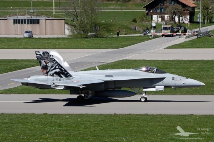 Meiringen Suisse -F A-18C Swiss Hornet 3ca8e9bdaa255af4d118b808fafabd49.jpg