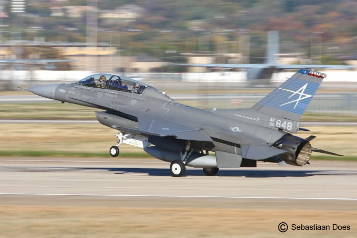 F-16B US 3444632a35532565393e61f09f519efd.jpg