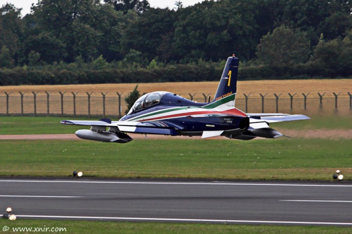 Low down Aermacchi MB-339 Frecce Tricolori 4b562ede9511f830dc75342c67a0a872.jpg