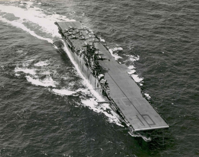 USS_Yorktown_CV-10_1943_aerial_with_F6Fs.jpg