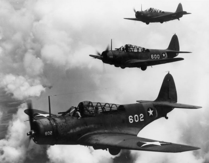 Douglas TBD Devastator au dessus de la Floride 1942 TBDs_over_Florida_1942-43.jpg