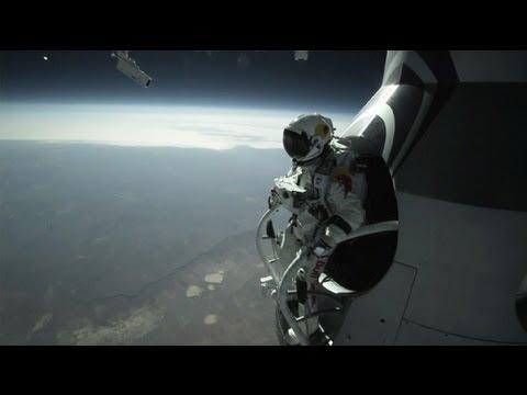 felix-baumgartner-jumps-from-approximately-71-580-feet.jpeg