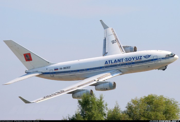 Atlant-Soyuz Airlines Il-96-300 Moscou Air Show 2005 0916006.jpg