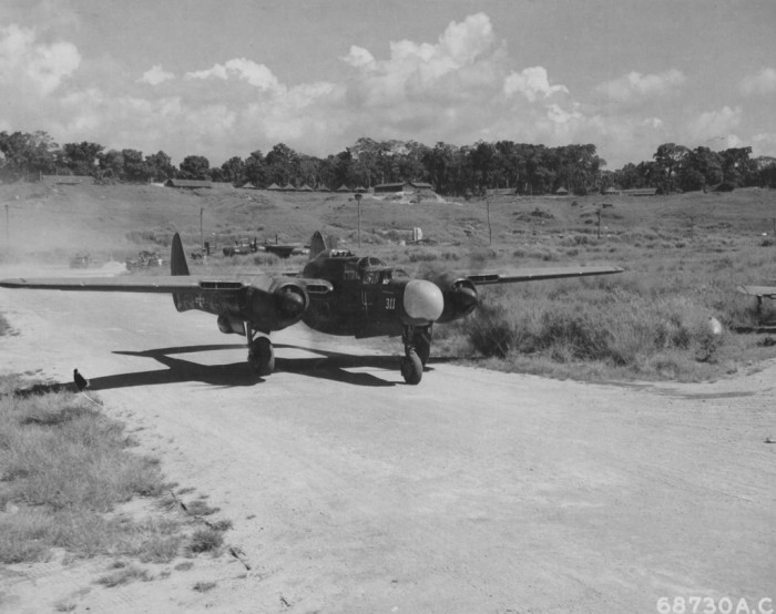 Northrop P-61A-1-NO Black Widow du 419 Th NFS Carney Field Guadalcanal 1944 7990038671_0f61b53ff4_b.jpg