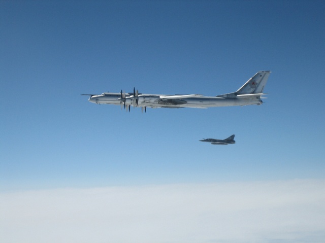 Macs Tu 95 escorté par Mirage 2000-5 6a00e010.jpg