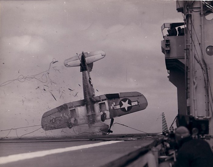 VALMY 17b-CrashlandingfighterfoaF4UCorsair_zps206b8ae4.jpg