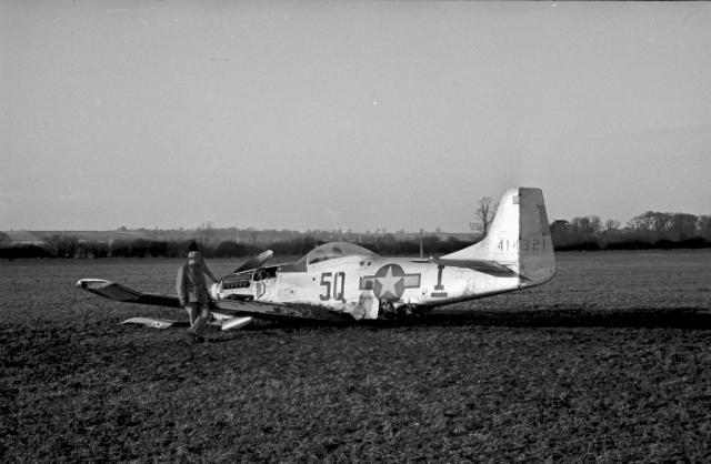 VALMY P 51D 02-1945 panne moteur décollage 640-71da5fcdbfa71e37a0d032e168b709ae.jpg