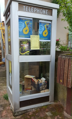 cabine boite à livres.jpg