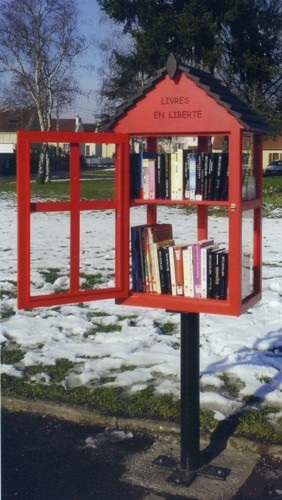 boîte à livres ext.JPG